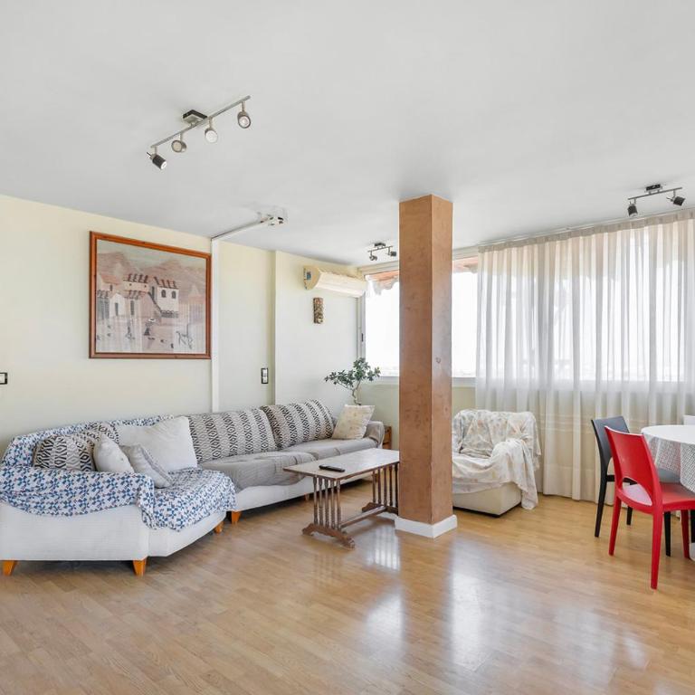 Albufereta sun and beach apartment with pool - Three-Bedroom Apartment - 7