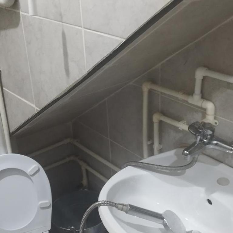 Small Apartment private bathroom ,strong internet - Apartment with Shower - 9