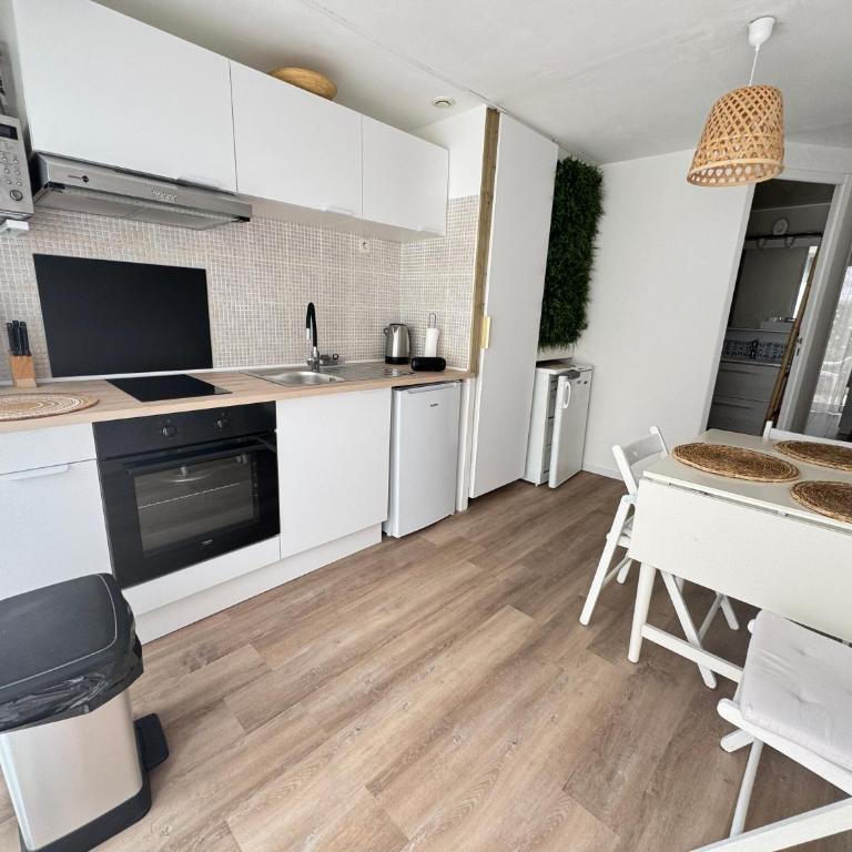 Appt en rez de jardin dans villa parking privé et Patio terrasse - Appartement 1 Chambre - 3