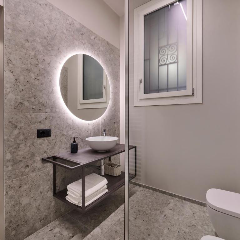 Bilocale elegante- via Sassi, Lecco - Appartamento con 1 Camera da Letto - 2