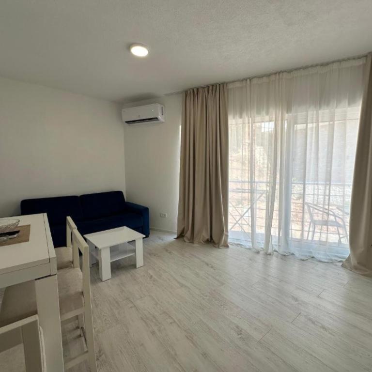 Apartments Sea Side - One-Bedroom Apartment with Balcony and Sea View - 3