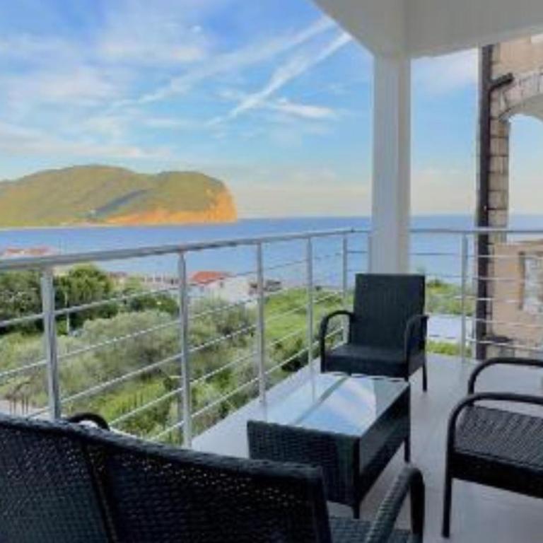 Apartments Sea Side - Deluxe One-Bedroom Apartment with Sea View - 4