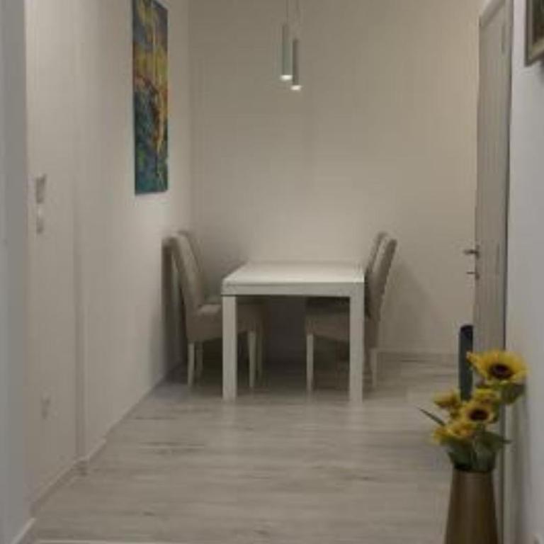 Apartments Sea Side - Deluxe One-Bedroom Apartment with Sea View - 8