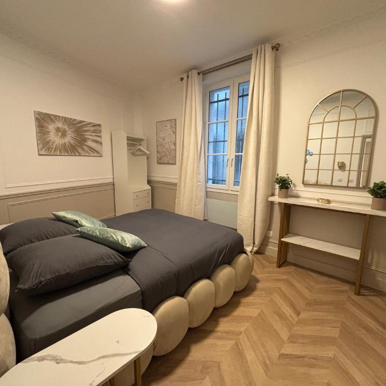 SUITE TOURVILLE Tour Eiffel - Two-Bedroom Apartment - 14