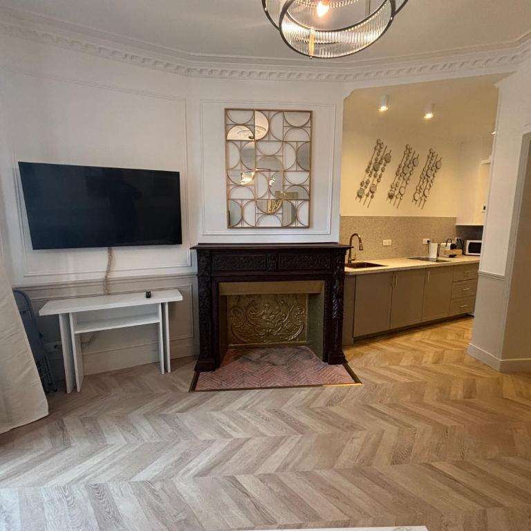SUITE TOURVILLE Tour Eiffel - Two-Bedroom Apartment - 8