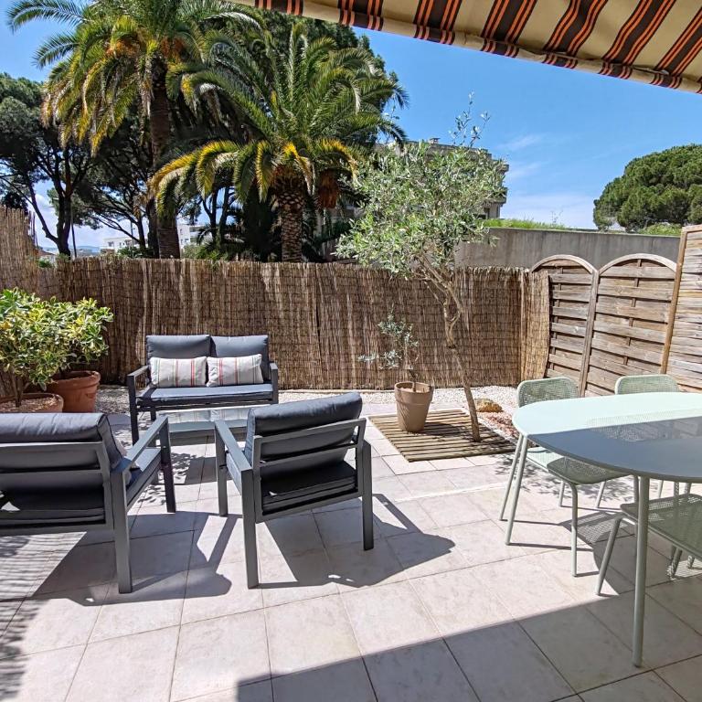 Studio avec coin nuit climatisé avec grande terrasse et parking au pied de la Marina et de la plage de Fréjus - Appartement 1 Chambre - 4