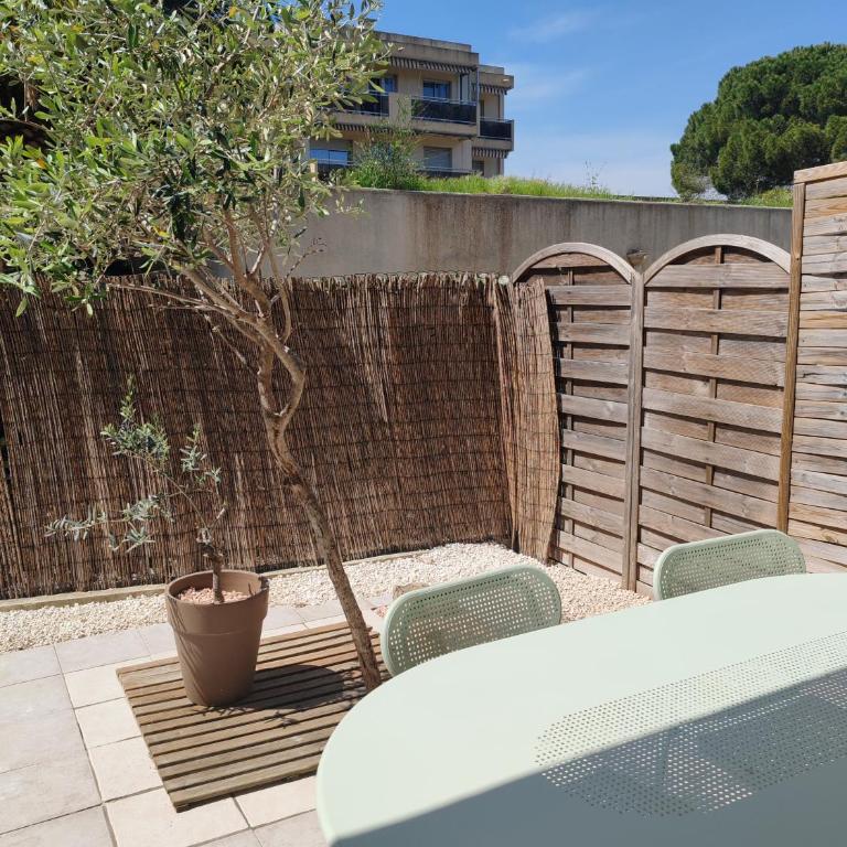 Studio avec coin nuit climatisé avec grande terrasse et parking au pied de la Marina et de la plage de Fréjus - Appartement 1 Chambre - 3