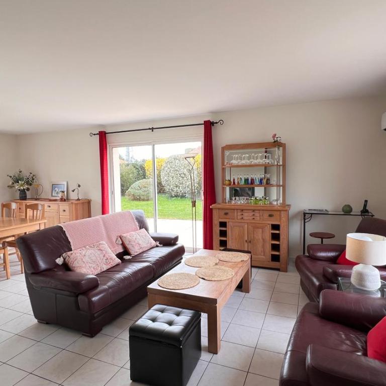 Les Ptis Bregeons - Five-Bedroom House - 1