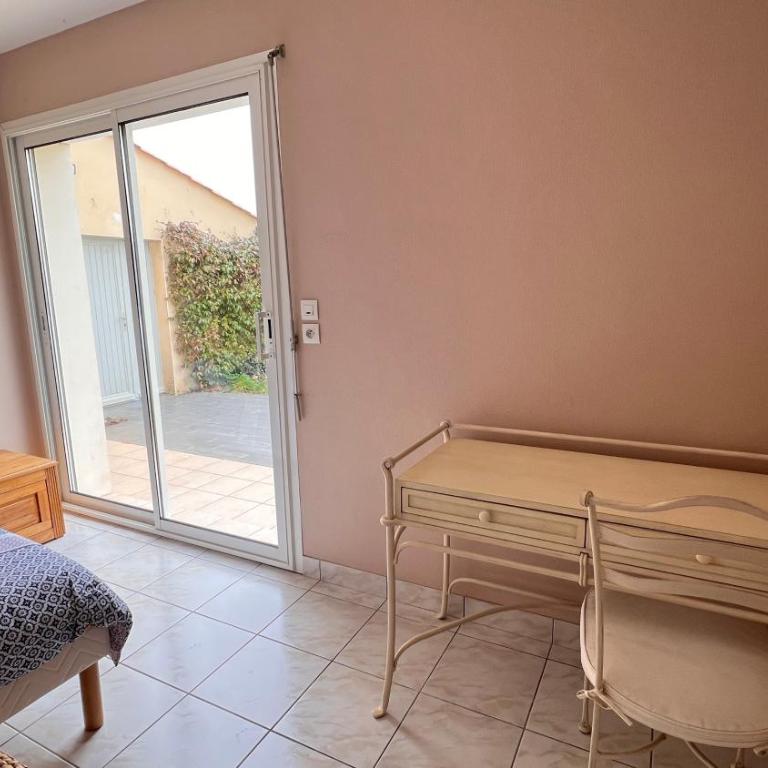 Les Ptis Bregeons - Five-Bedroom House - 10