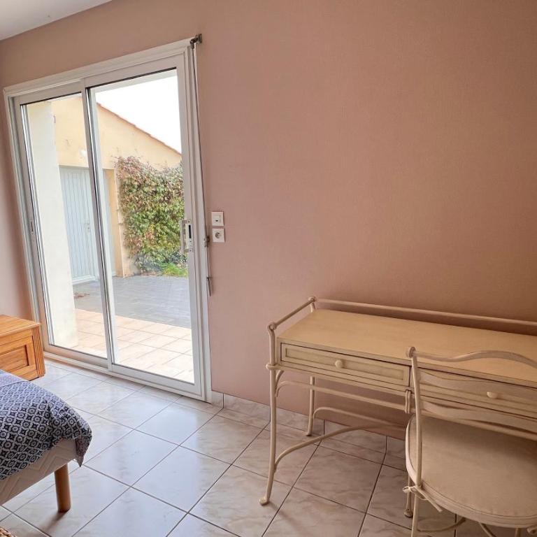 Les Ptis Bregeons - Five-Bedroom House - 14