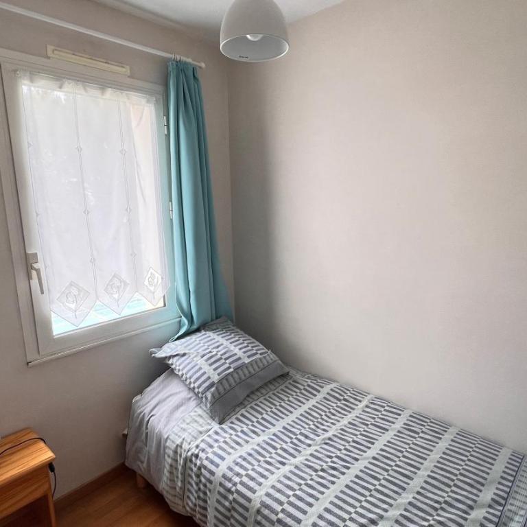 Les Ptis Bregeons - Five-Bedroom House - 11