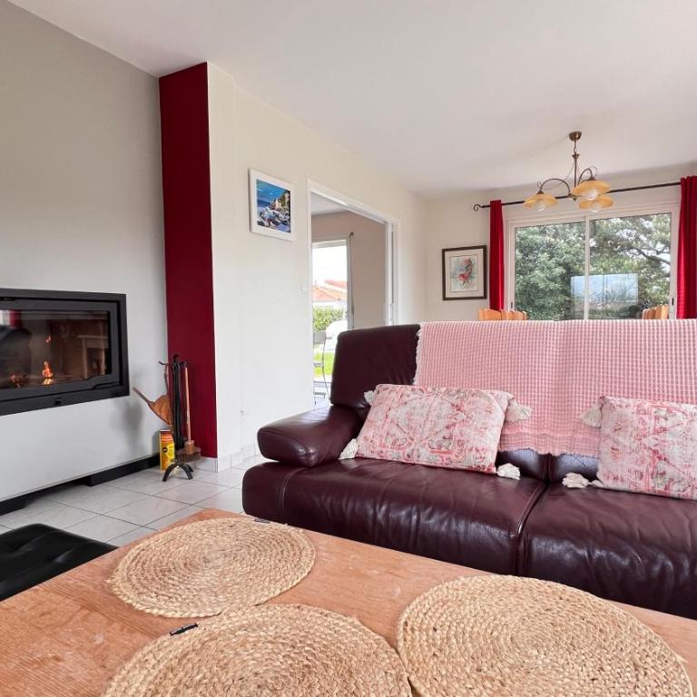 Les Ptis Bregeons - Five-Bedroom House - 4