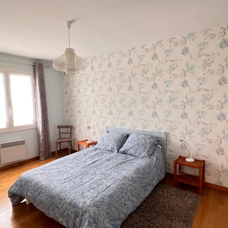 Les Ptis Bregeons - Five-Bedroom House - 9