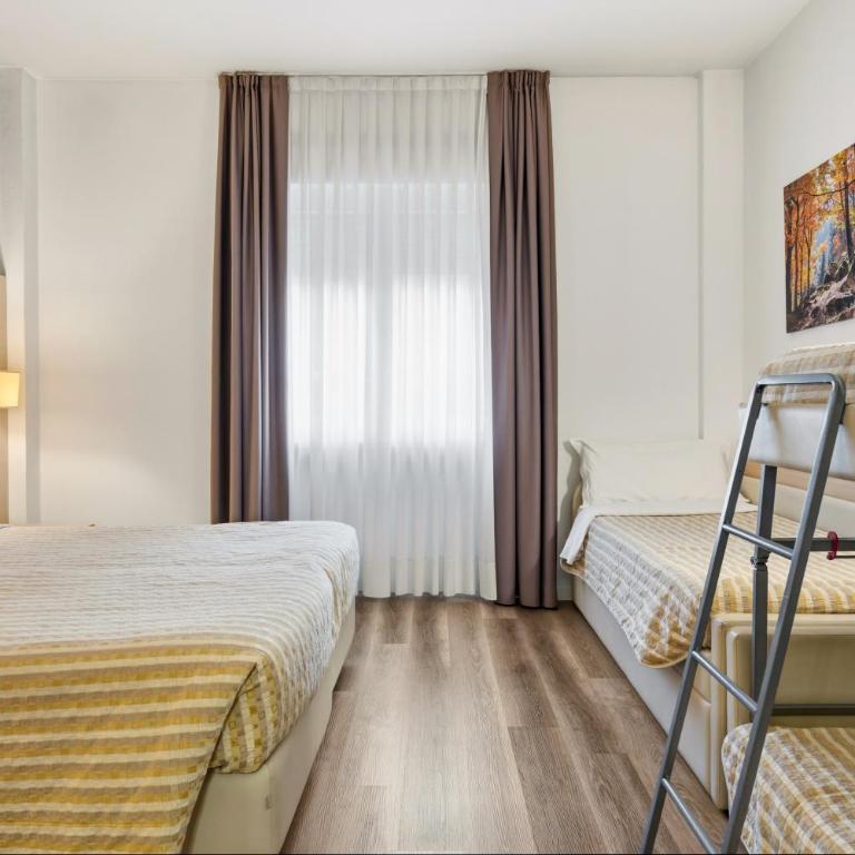 Hotel Regina - Camera Familiare (5 Adulti) - 6