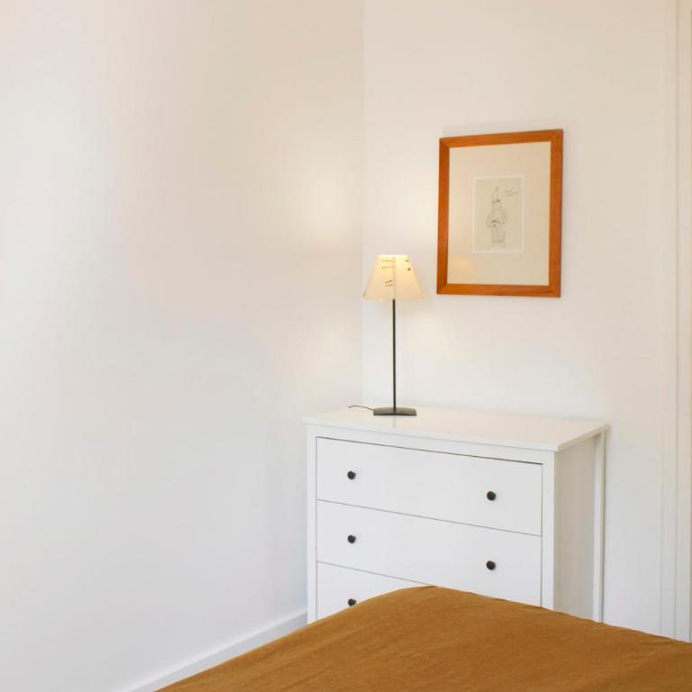 Séjour ensoleillé et rénové au cœur de Paris - Appartement - 13