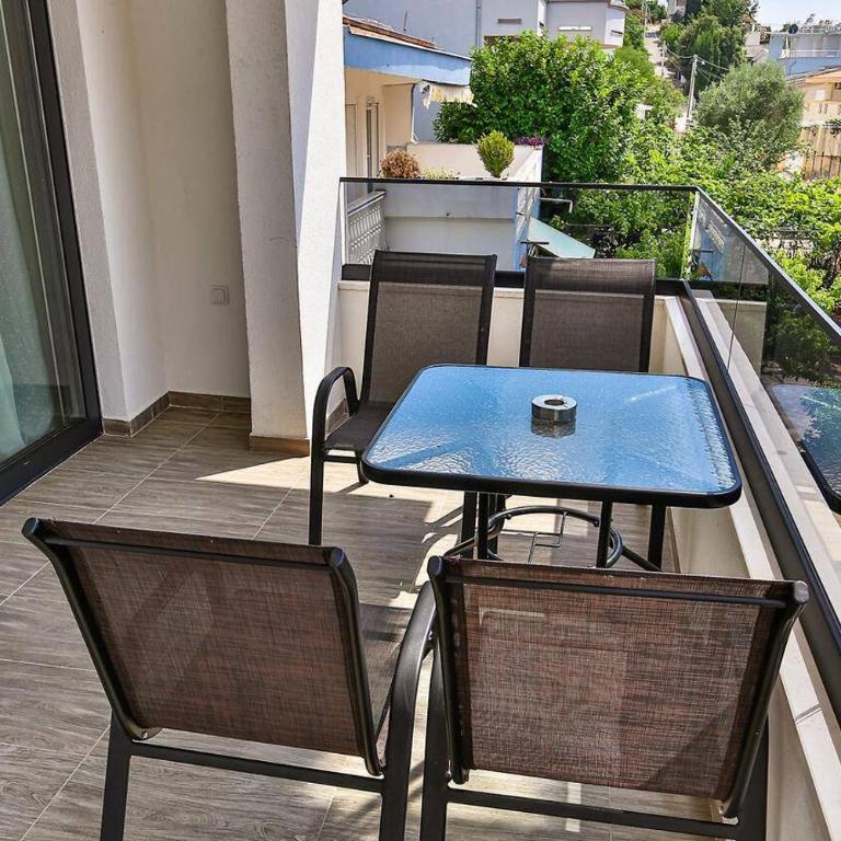 Lux Apartmani Djukic - Deluks Dvokrevetna Soba sa Bračnim Krevetom/Zasebnim Krevetima i Balkonom - 3