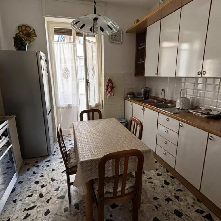 Rachele Appartamento vista mare zona centrale - Three-Bedroom Apartment - 4