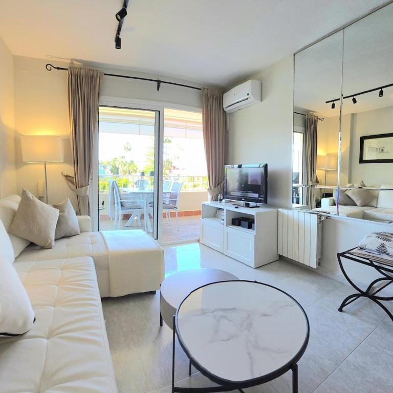 Sensu at Carihuela Park Palace Luxury Luxury one bedroom apartment with pool and private parking by NAMASTE ELITE - Apartamento de 1 dormitorio - 1