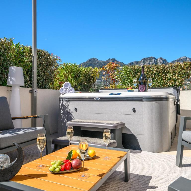 Le Coq Elysium - Exceptional 220 sqm Penthouse - Private Terrace & Jacuzzi - AC - 3 Parking Spaces - Apartment mit 3 Schlafzimmern - 70