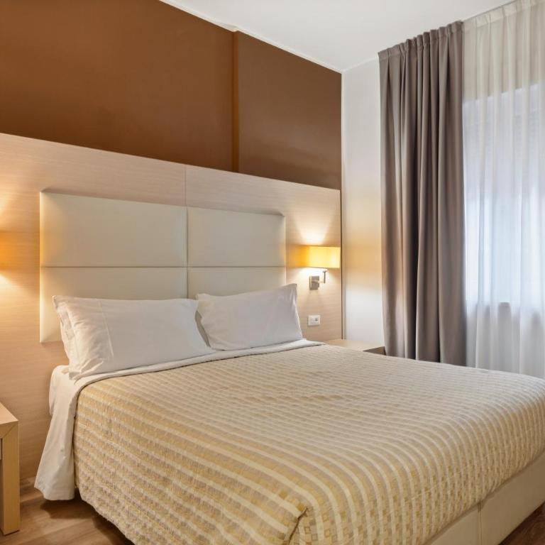 Hotel Regina - Camera Tripla Superior - 11