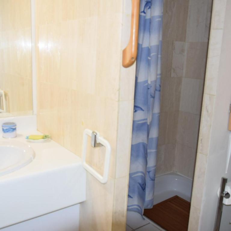 Grand studio 28m2 terrasse vue mer 180 - Plein Sud - Piscine - clim - Parking - Appartement 1 Chambre de Luxe - Vue sur Port - 14