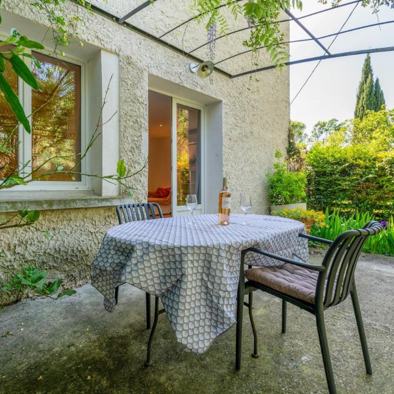 Le Petit Pont - One-Bedroom Apartment with Garden View - 16