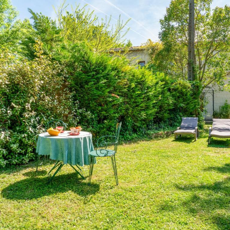 Le Petit Pont - One-Bedroom Apartment with Garden View - 20