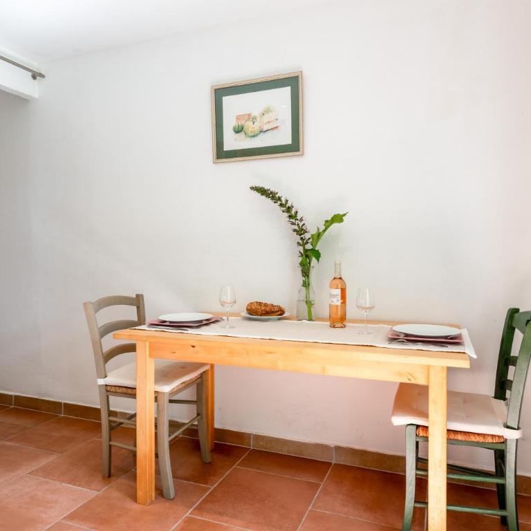 Le Petit Pont - One-Bedroom Apartment with Garden View - 6