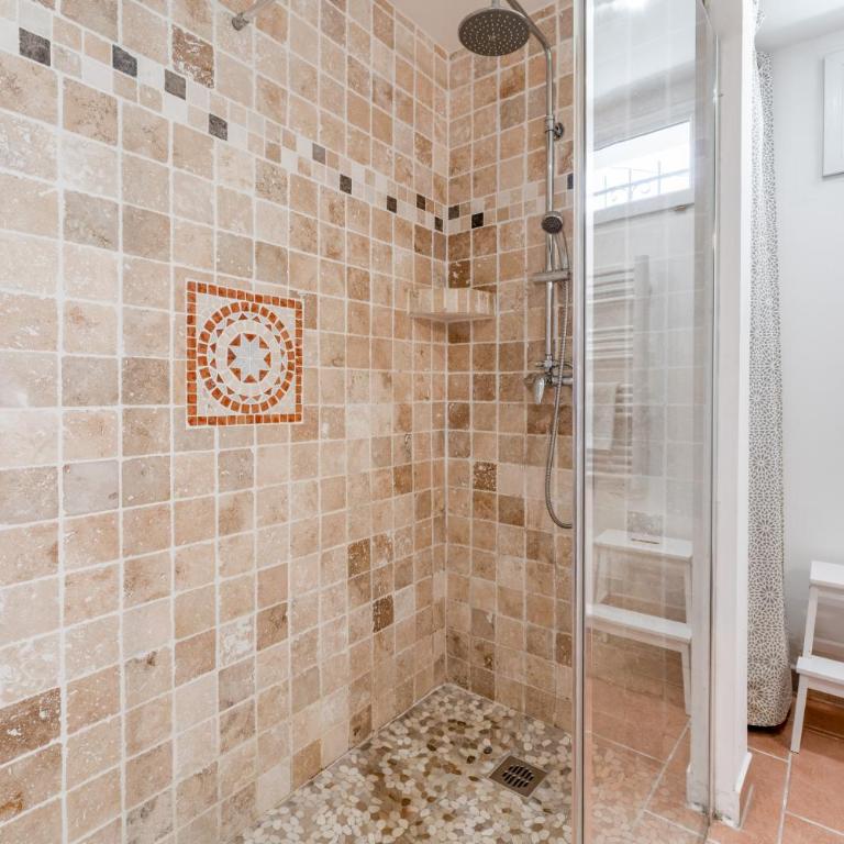Le Petit Pont - One-Bedroom Apartment with Garden View - 14