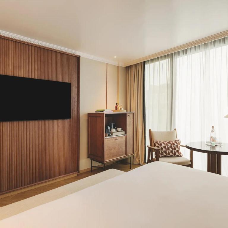 Hotel Condes de Barcelona - Large Double or Twin Room - 7