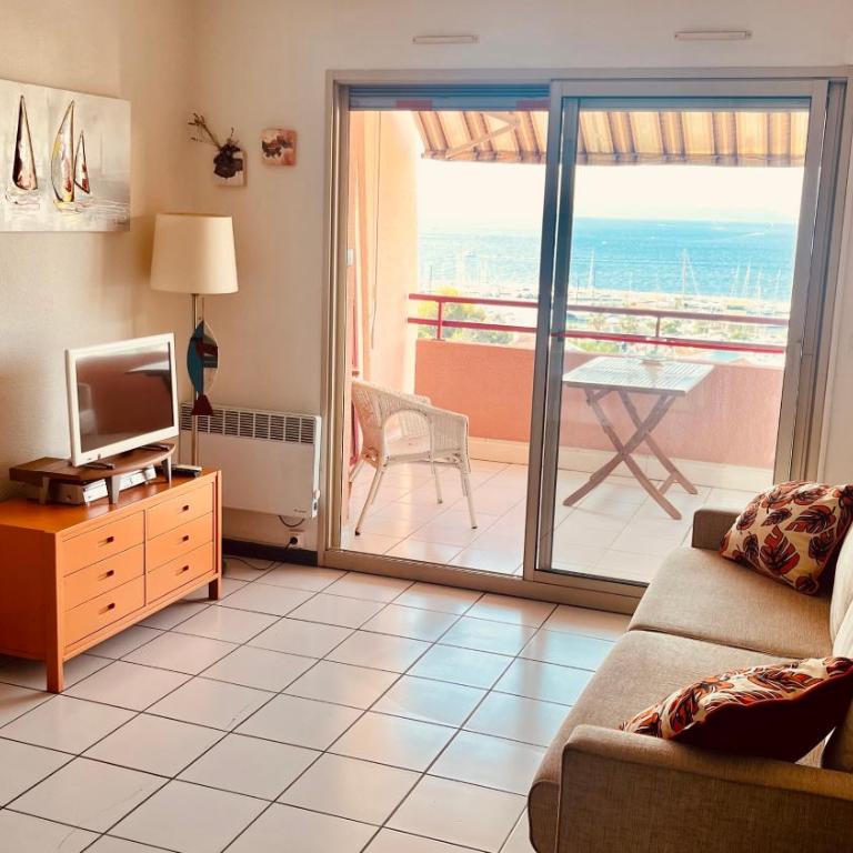 Grand studio 28m2 terrasse vue mer 180 - Plein Sud - Piscine - clim - Parking - Appartement 1 Chambre de Luxe - Vue sur Port - 12