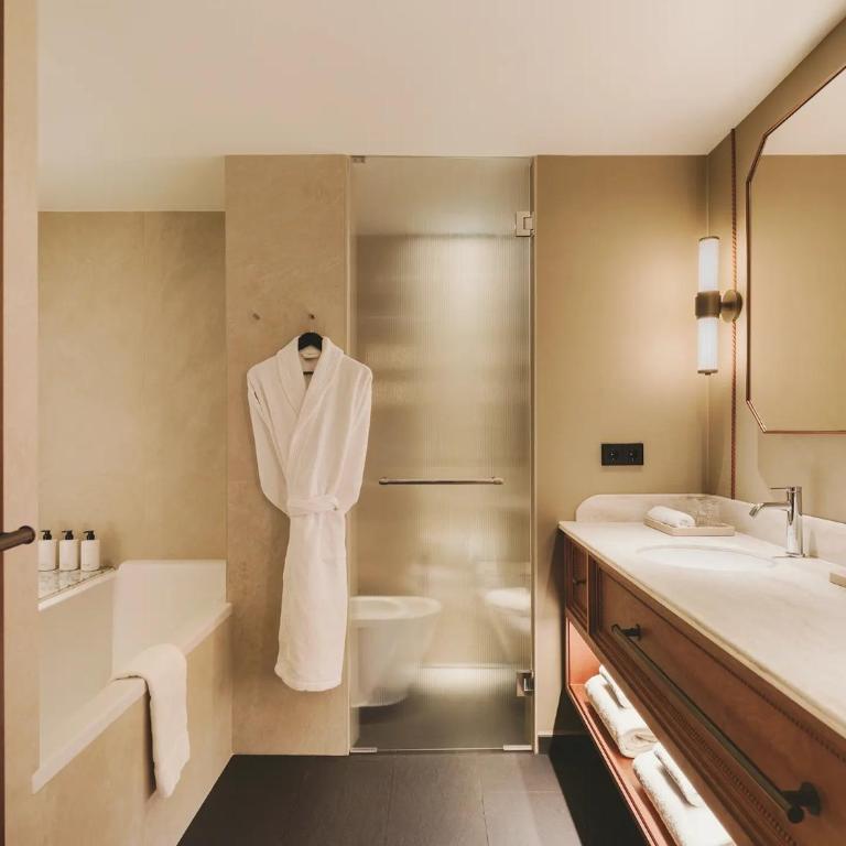 Hotel Condes de Barcelona - Suite with Terrace - 3