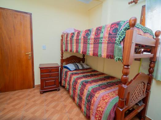 Hostal Valery - Habitación Cuádruple con baño privado - 2