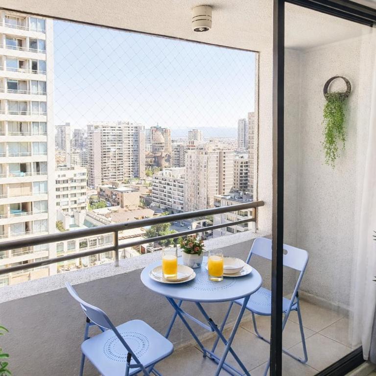 Depto con balcón y vista -Luminoso -Full equipado -A pasos del metro -Santiago centro - One-Bedroom Apartment - 4