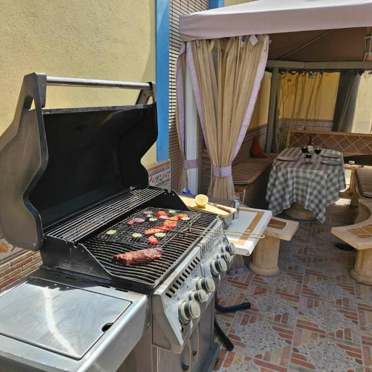 13 Guest Villa 3 min Walk to Beach BBQ Cinema Perfect for Groups - Villa - 68