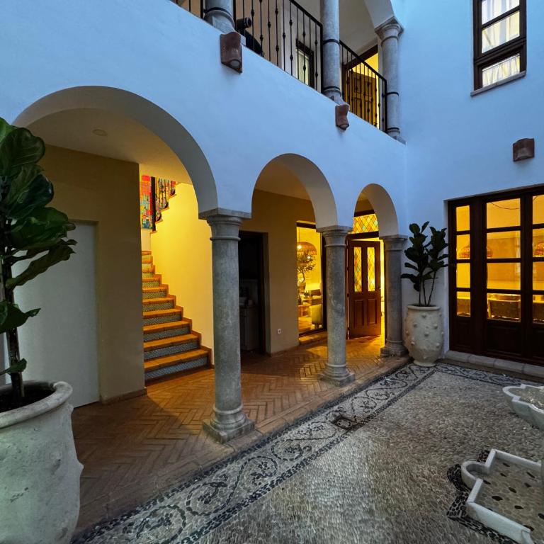 10 pax Downtown The Emir's Villa Free Parking - Villa - 13
