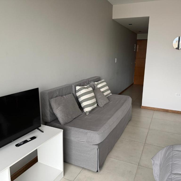 Monoambiente , excelente ubicacion , cercano a Hospitales Y principales Universidades, OPCIONAL COCHERA - Apartamento de 2 dormitorios - 11