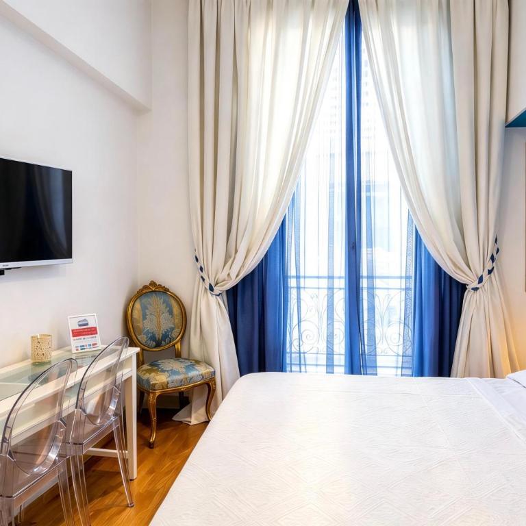 B&B Orsini 46 - Camera Matrimoniale con Balcone e Vista Mare - 1