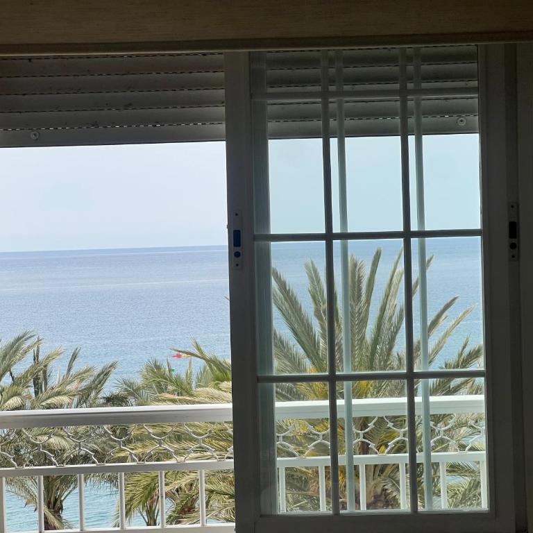 Apartamento LH Beach frente al mar - One-Bedroom Apartment with Balcony and Sea View - 6
