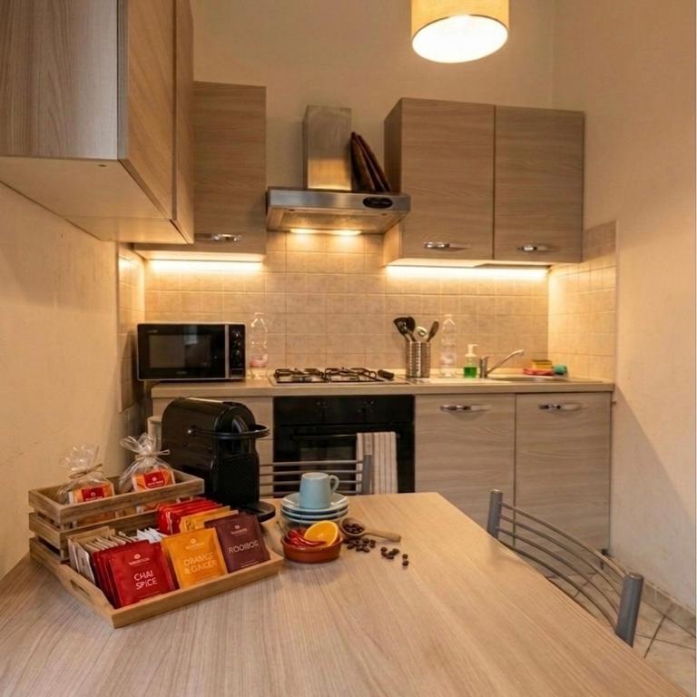 Guest House in Elegant Apartment close to the Center - Double Room with Private Bathroom - 5
