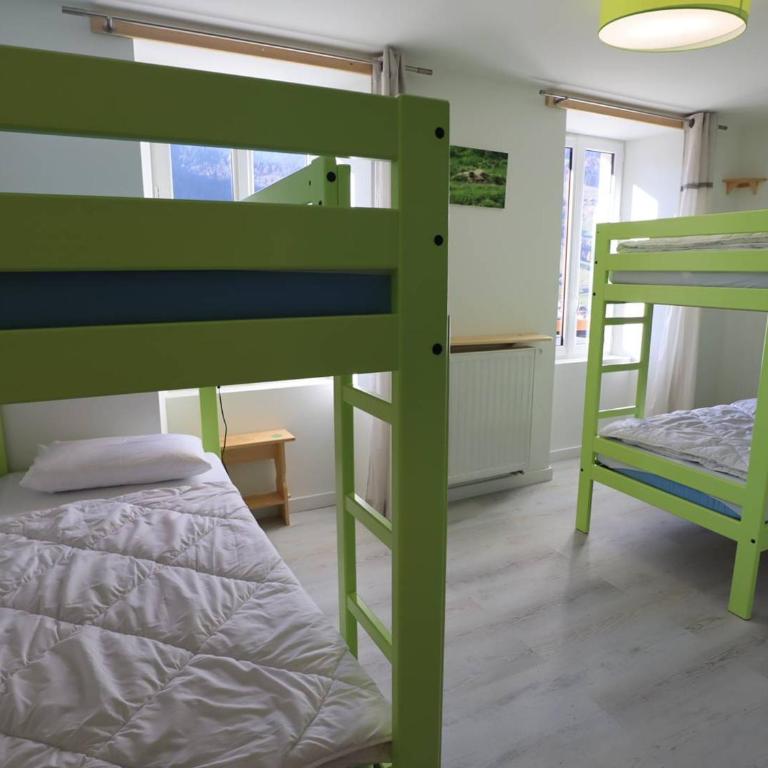 Gîte 15 pers. - Mobilité réduite - Proche Saint-Guérin - Parking, Salle de réunion, Ski room - Six-Bedroom House - 14
