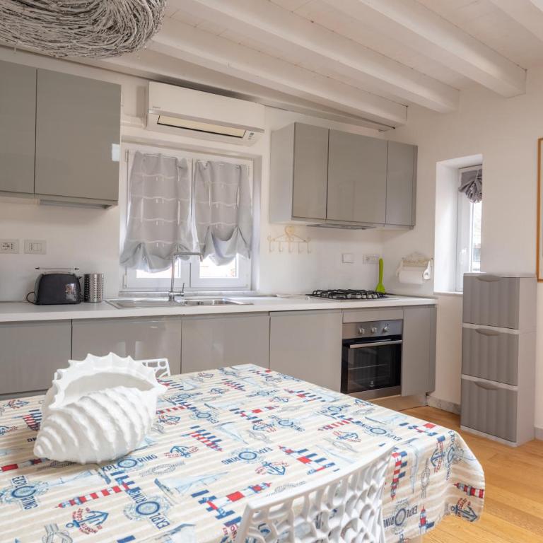 Bright Sea-View Apartment on Two Floors in Lerici, up to 4 Guests - Appartamento con 2 Camere da Letto - 10