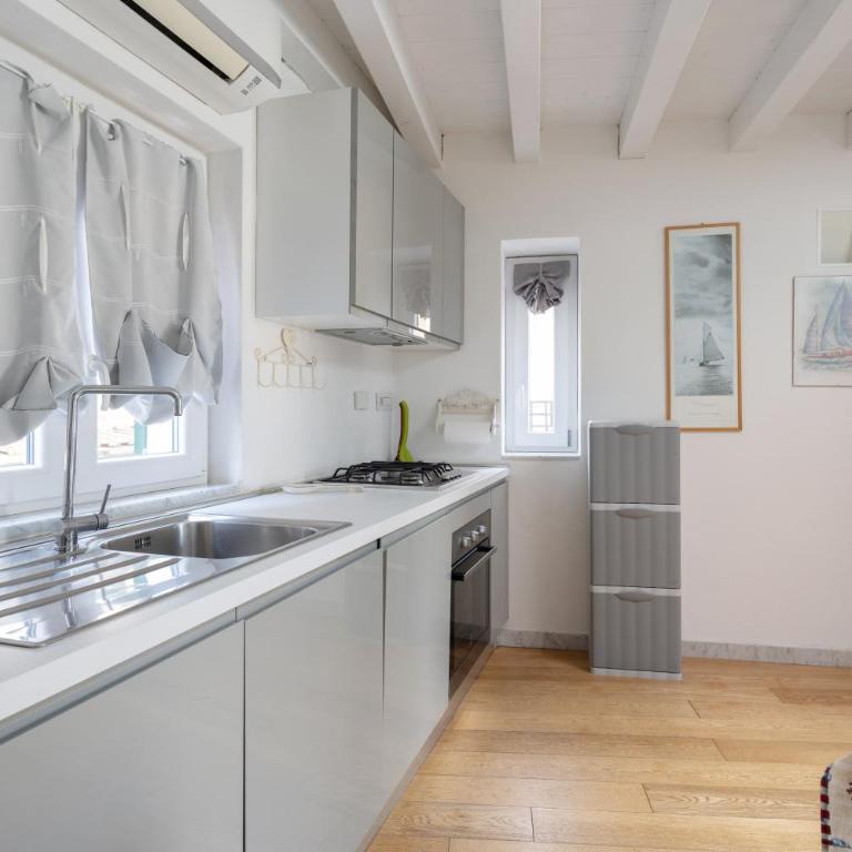 Bright Sea-View Apartment on Two Floors in Lerici, up to 4 Guests - Appartamento con 2 Camere da Letto - 2