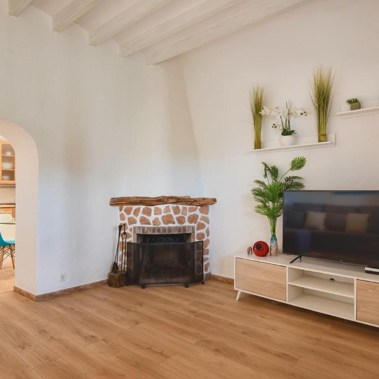 8 Guests Large Villa near Bossa Beaches & Airport - Villa - 32
