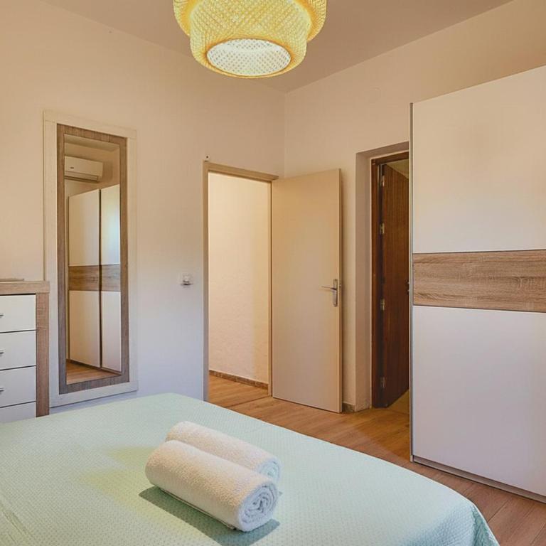 8 Guests Large Villa near Bossa Beaches & Airport - Villa - 19
