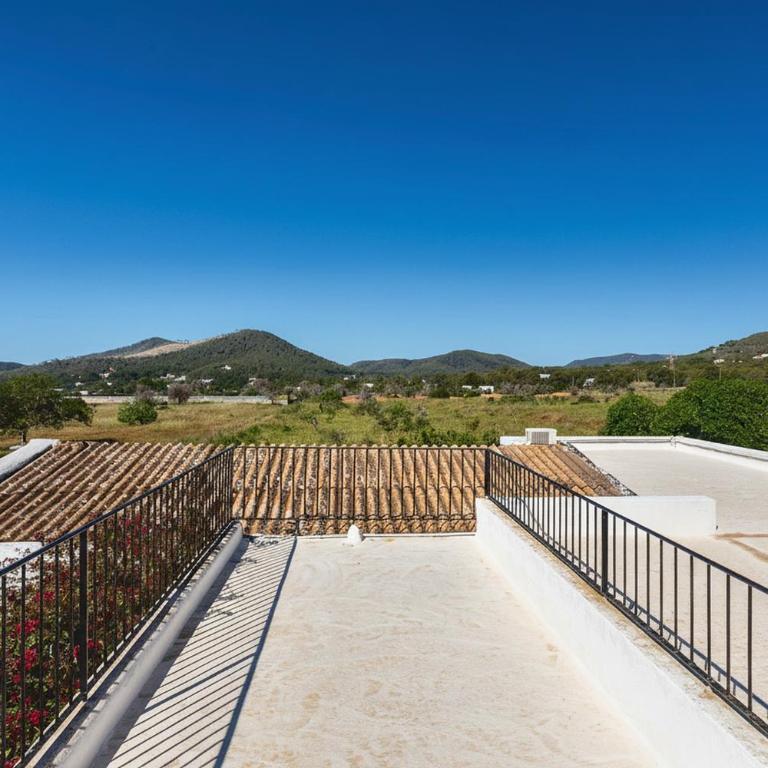 8 Guests Large Villa near Bossa Beaches & Airport - Villa - 33