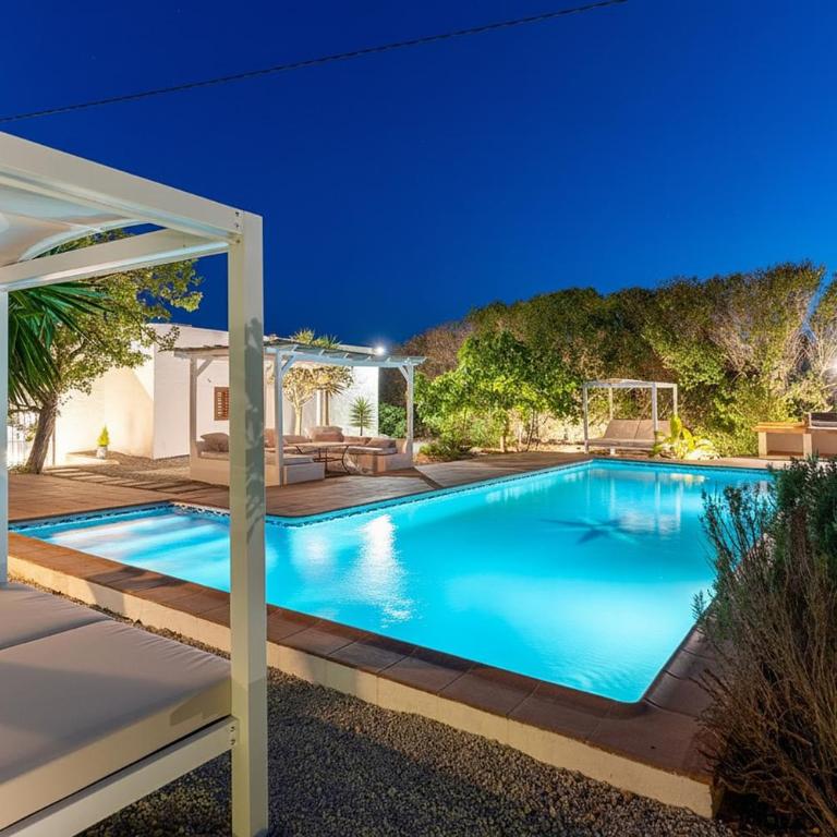 8 Guests Large Villa near Bossa Beaches & Airport - Villa - 2