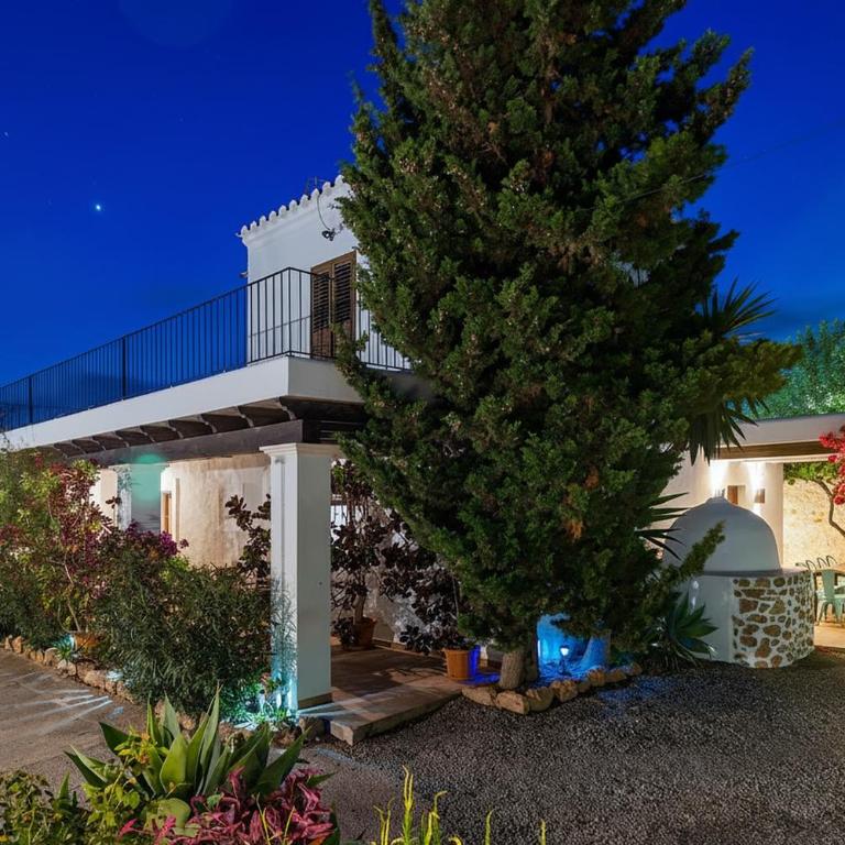 8 Guests Large Villa near Bossa Beaches & Airport - Villa - 3
