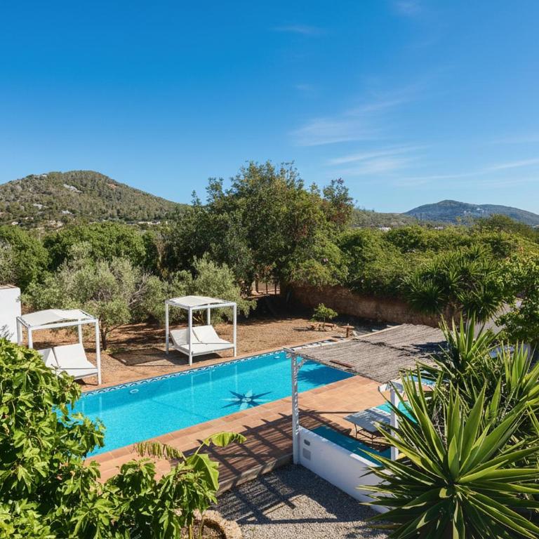 8 Guests Large Villa near Bossa Beaches & Airport - Villa - 40