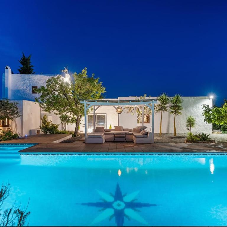 8 Guests Large Villa near Bossa Beaches & Airport - Villa - 1